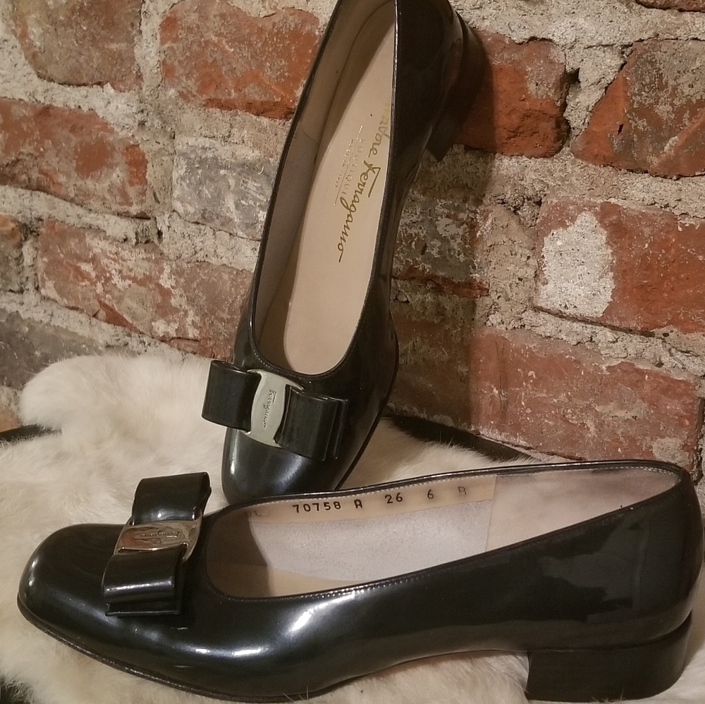 Salvatore Ferragamo Vara Pumps